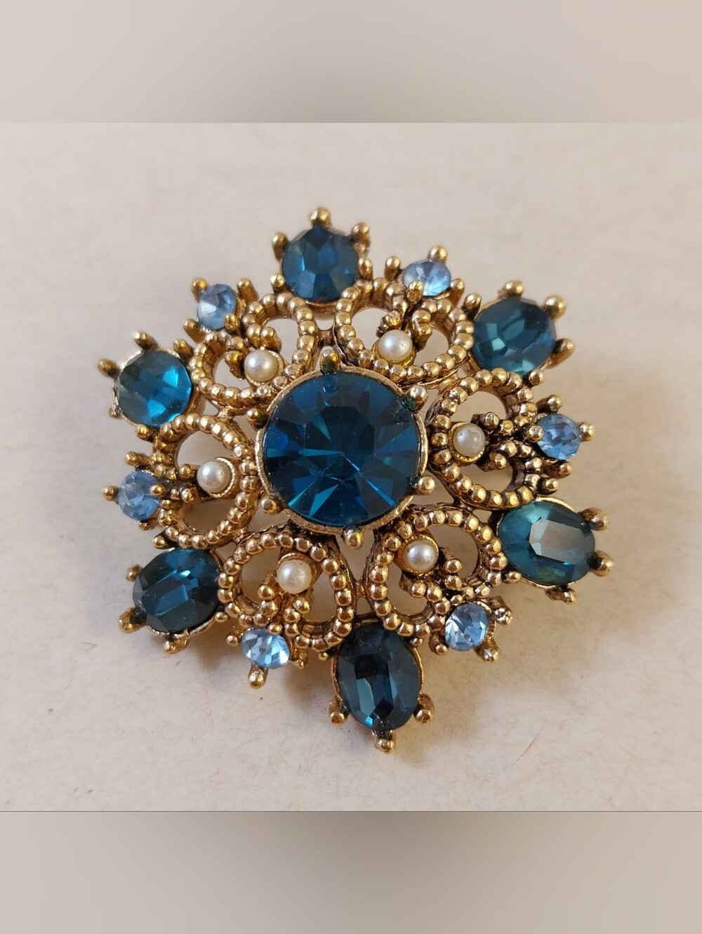 Vintage Gold-Tone Brooch with Deep and Light Blue Crystals